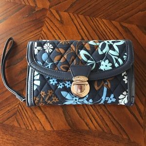 Vera Bradley EUC Ultimate Wristlet in Java Floral